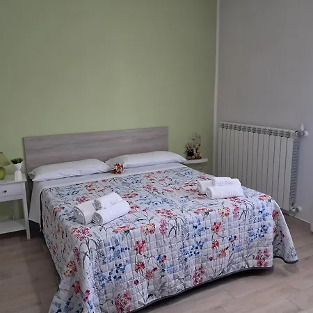 Villa Rosa & Camera Con Vasca Privata In Uso Esclusivo In Giardino Apartmán SantʼAntonio Abate