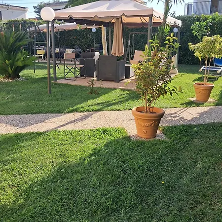In Con Piscina Privata 公寓 *