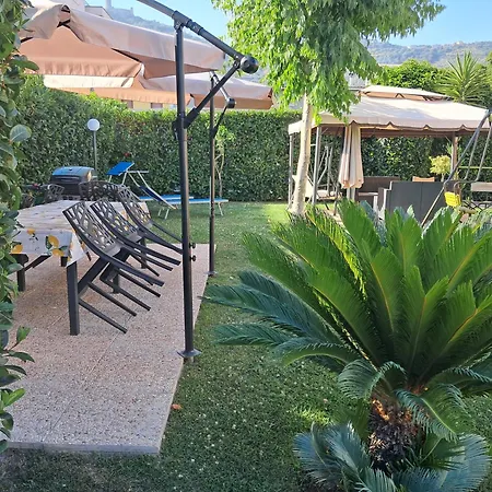 Apartment The Garden Room SantʼAntonio Abate